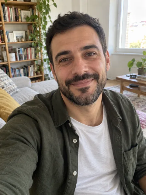 Portrait fictif d’illustration, ne représentant pas l’auteur de l’avis